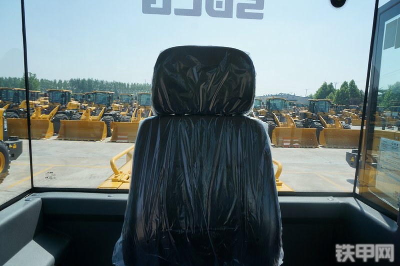 山东临工L953装载机局部