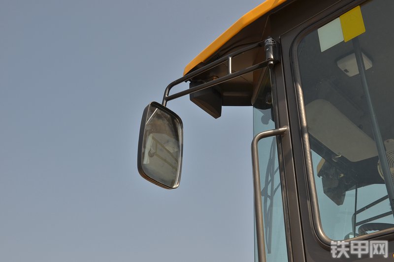 山东临工L933装载机局部