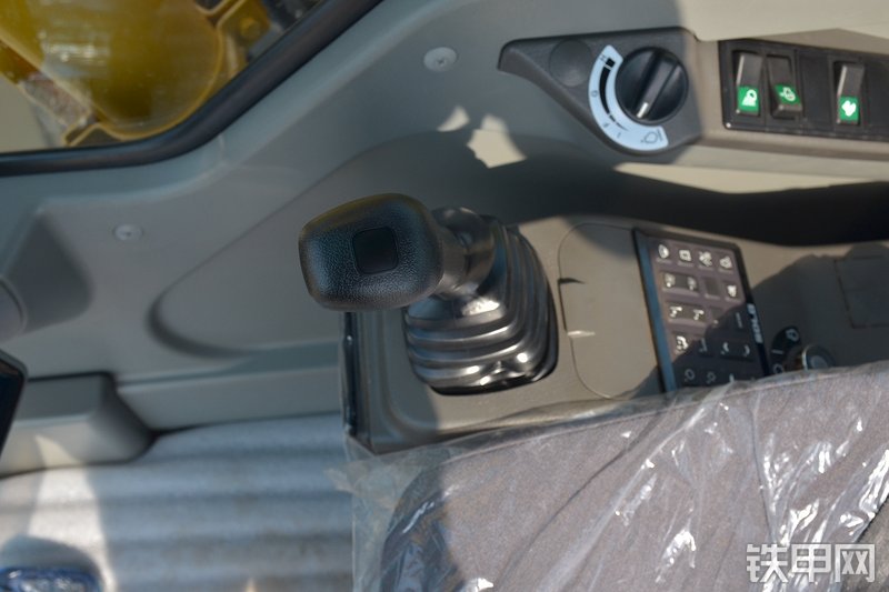 山东临工E6135F挖掘机局部