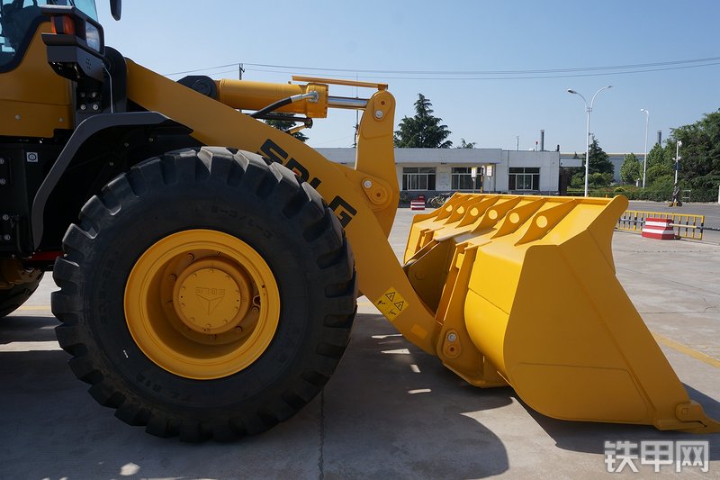 山东临工L953装载机局部