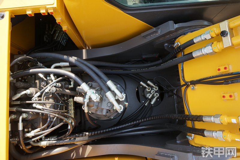 山东临工E6225F挖掘机局部