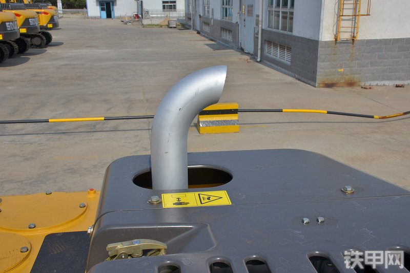 山东临工E6135F挖掘机局部