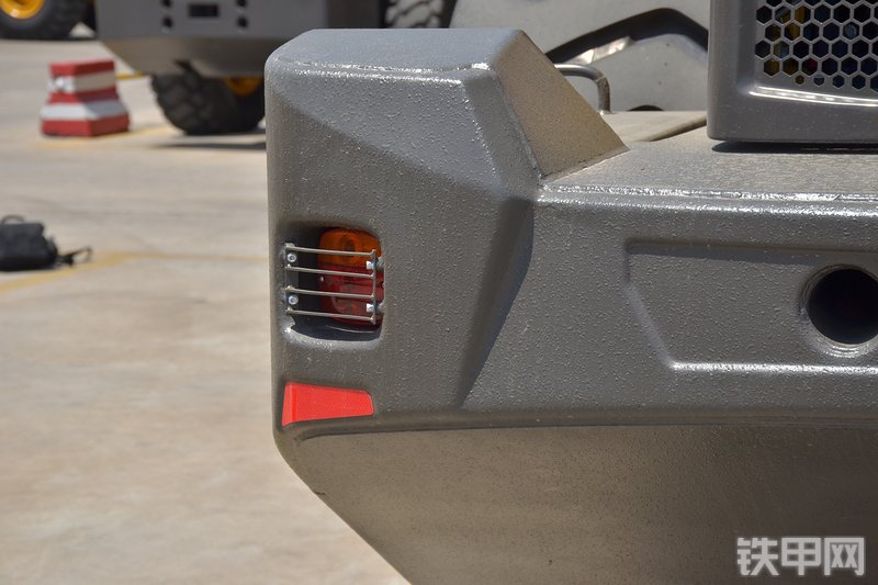 山东临工L968F装载机局部