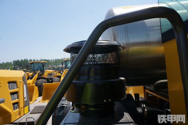 山东临工LG956L装载机局部