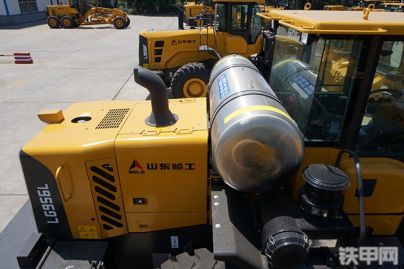 山东临工LG956L装载机局部