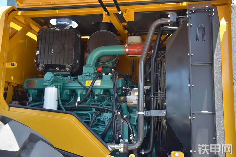 山东临工L968F装载机局部