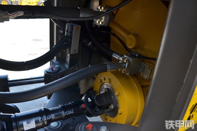 山东临工LG936L装载机局部