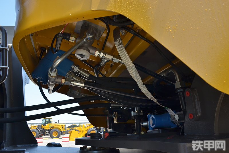 山东临工LG936L装载机局部