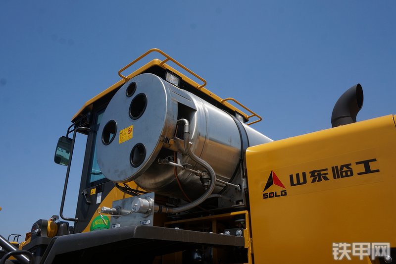 山东临工LG956L装载机局部