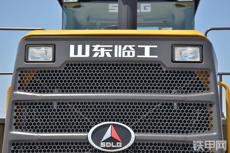 山东临工L968F装载机局部