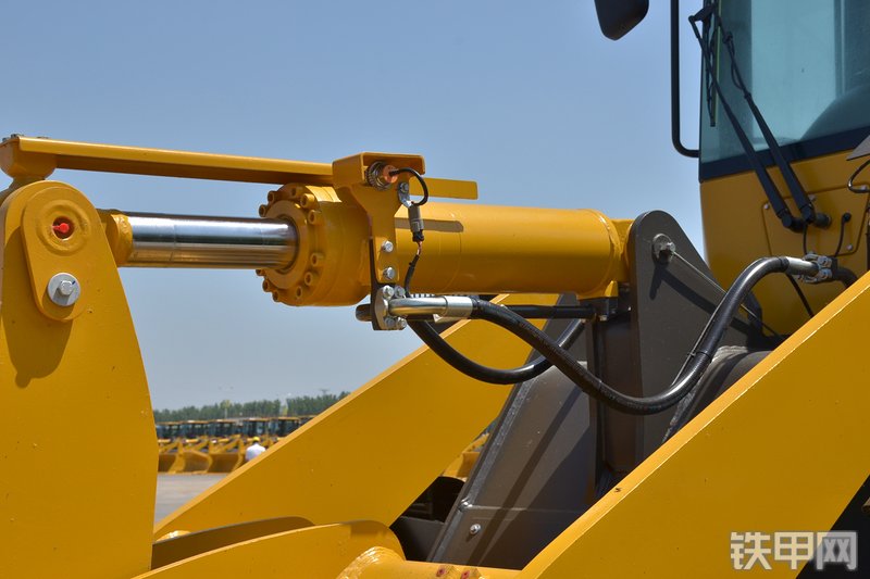 山东临工LG936L装载机局部