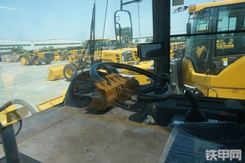 山东临工LG956L装载机局部