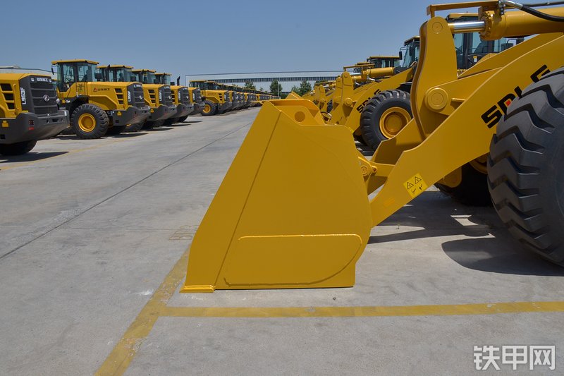 山东临工L968F装载机局部