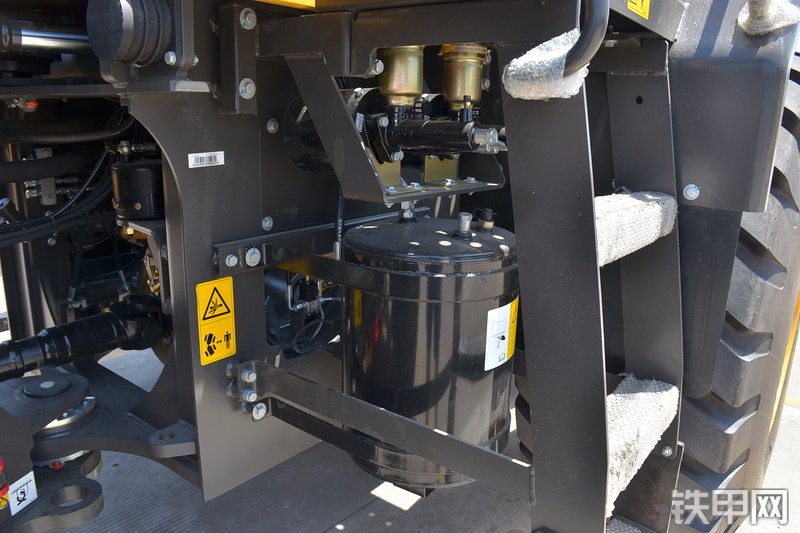 山东临工L968F装载机局部