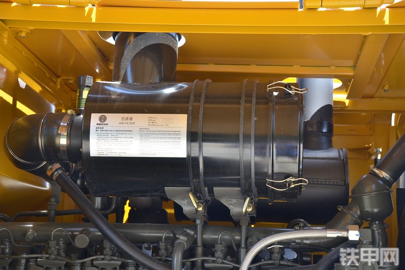 山东临工LG936L装载机局部