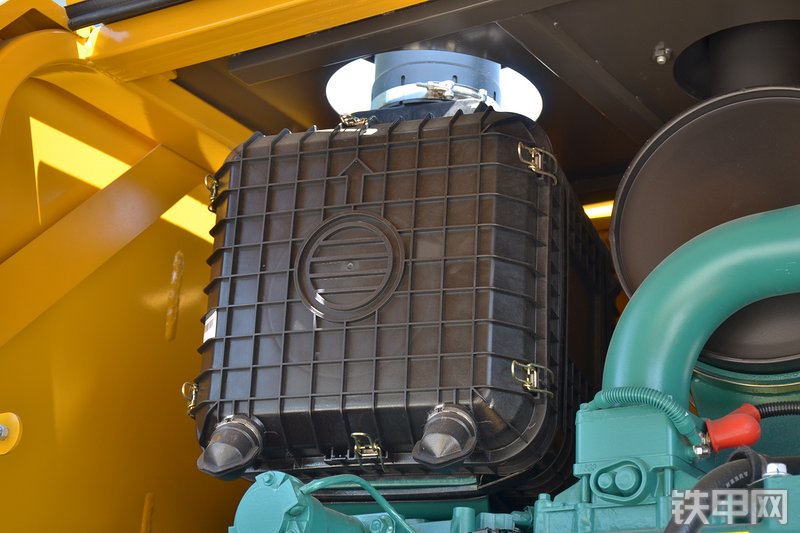 山东临工L968F装载机局部