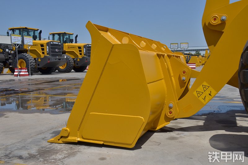 山东临工LG936L装载机局部