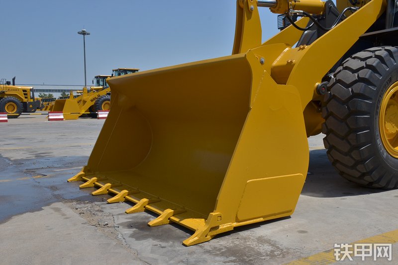 山东临工LG936L装载机局部