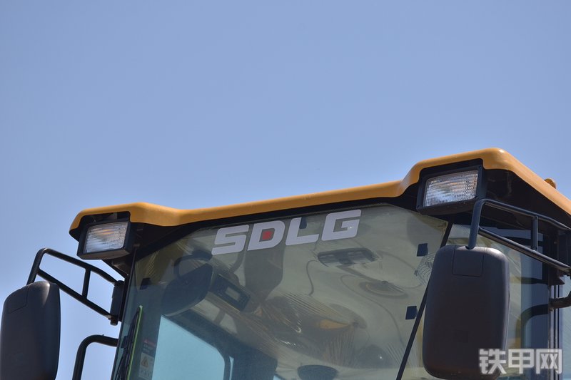 山东临工LG936L装载机局部