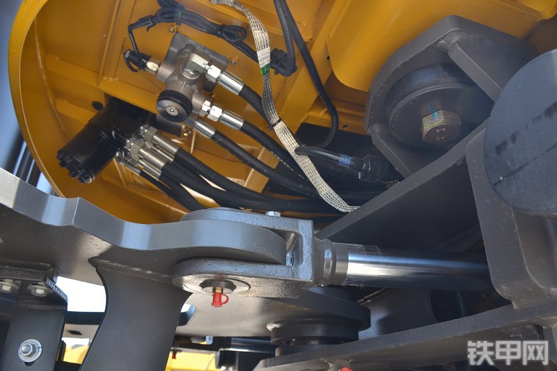 山东临工L968F装载机局部