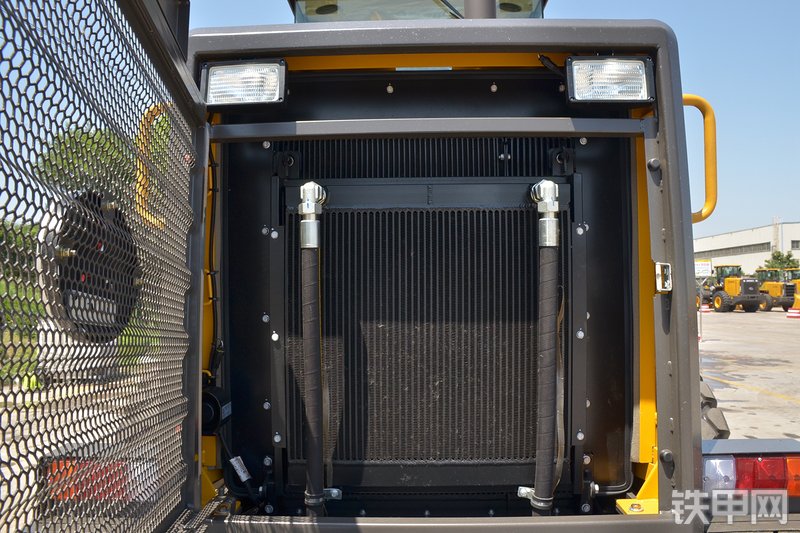 山东临工LG936L装载机局部