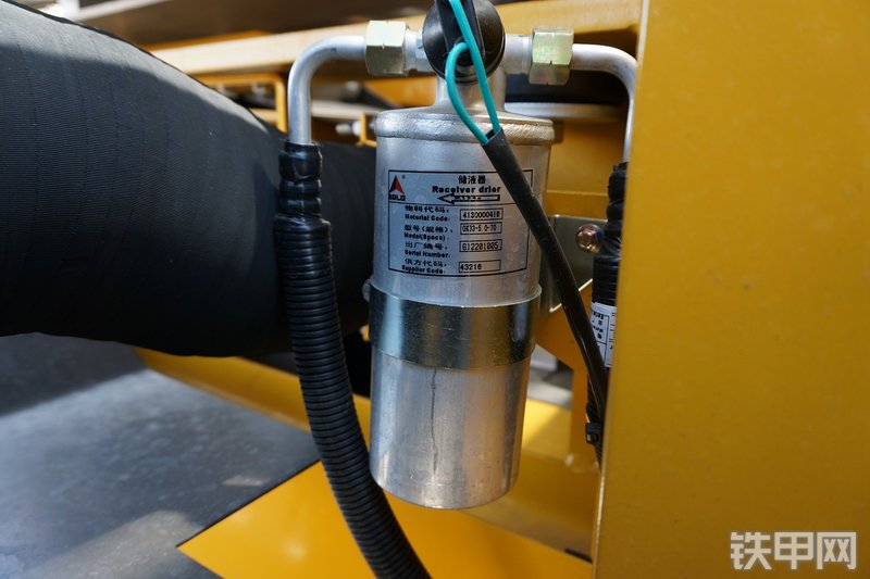 山东临工LG956L装载机局部