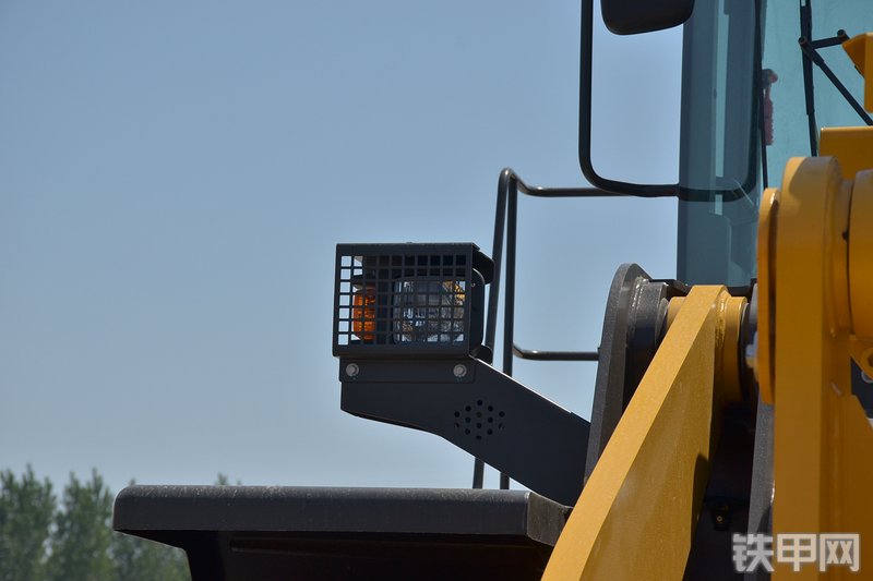 山东临工L968F装载机局部