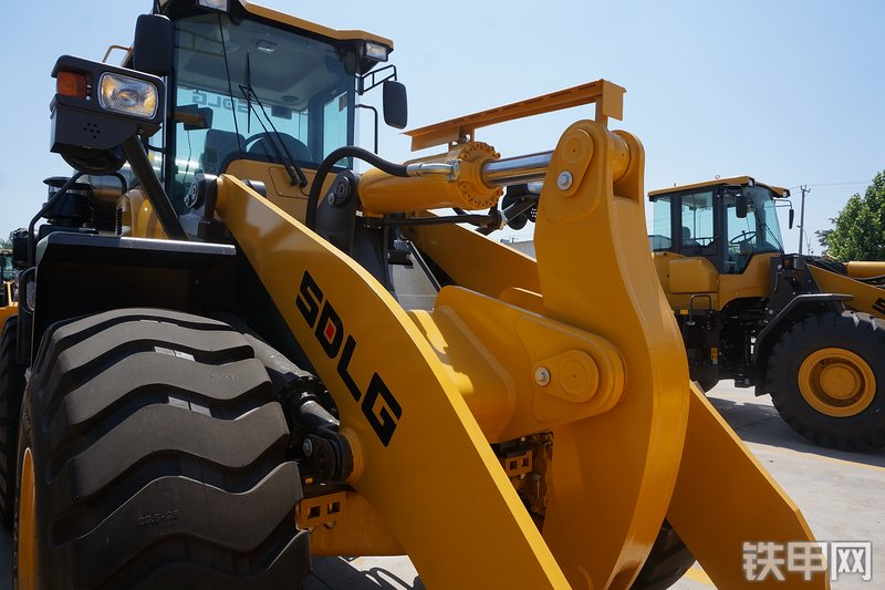 山东临工LG956L装载机局部