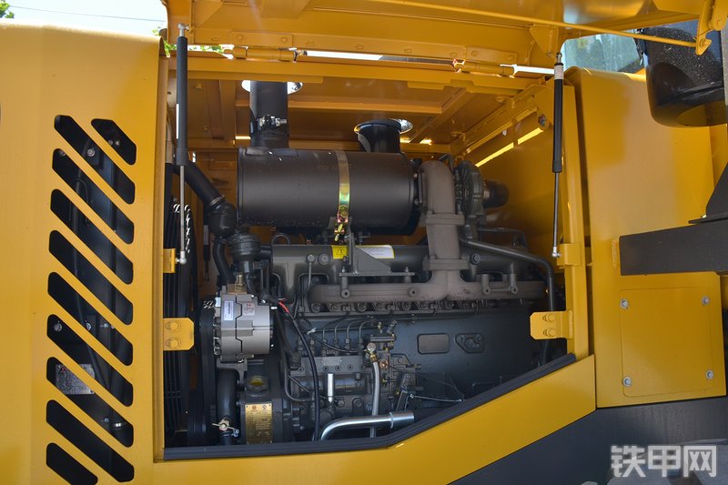 山东临工LG936L装载机局部