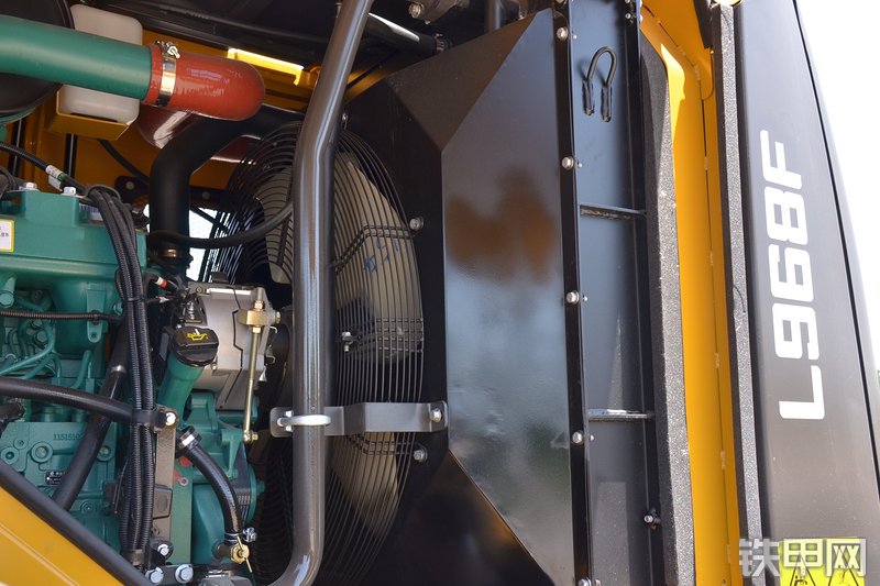 山东临工L968F装载机局部