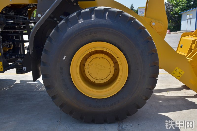 山东临工L968F装载机局部