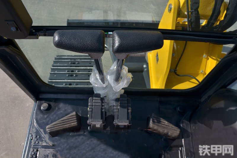 小松PC56-7挖掘机局部