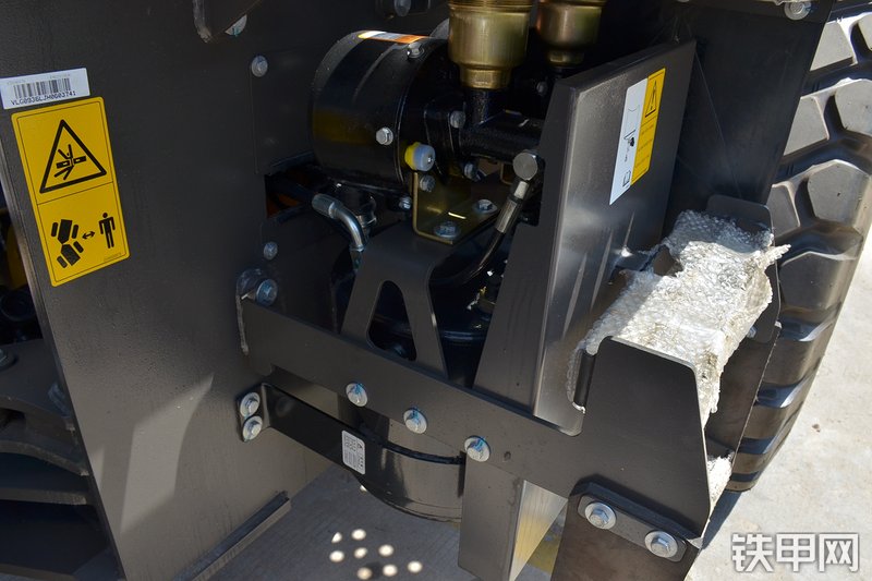 山东临工LG936L装载机局部