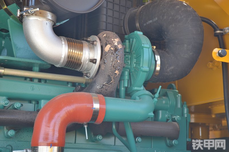 山东临工L968F装载机局部