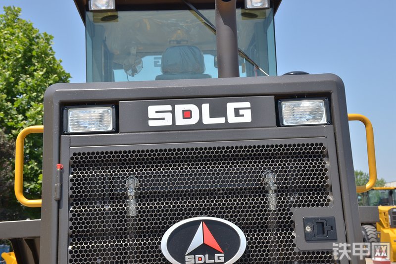 山东临工LG936L装载机局部