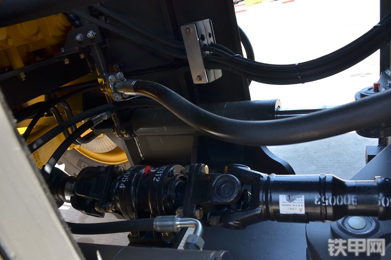 山东临工LG936L装载机局部