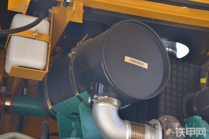 山东临工L968F装载机局部