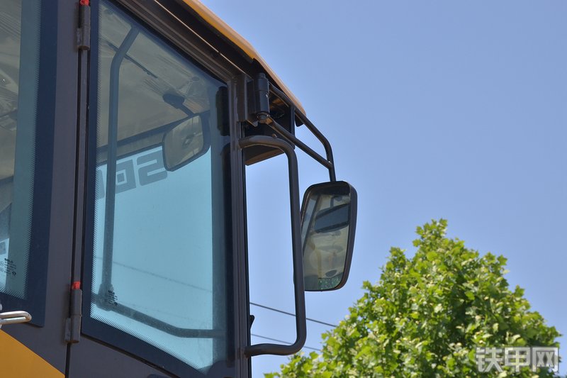 山东临工LG936L装载机局部