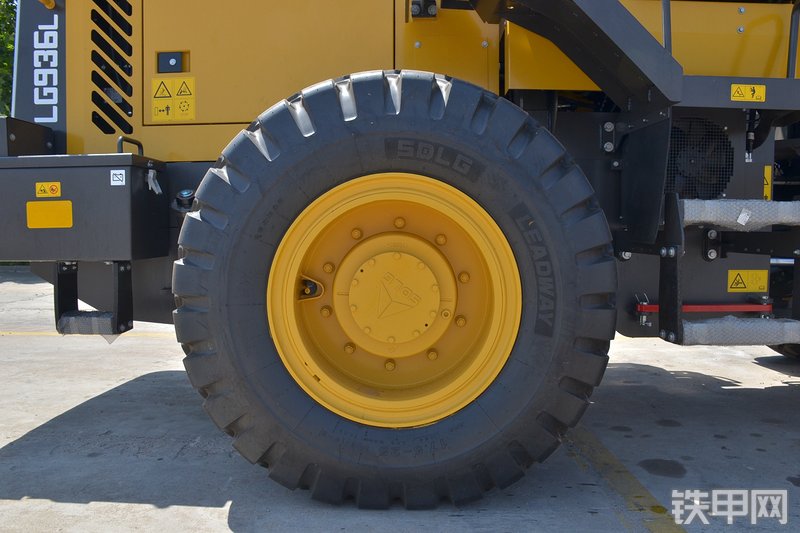 山东临工LG936L装载机局部