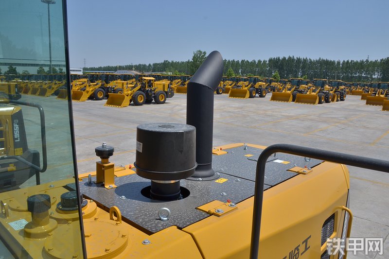 山东临工L968F装载机局部