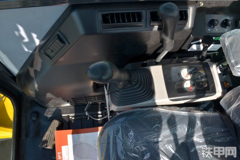 小松PC56-7挖掘机局部