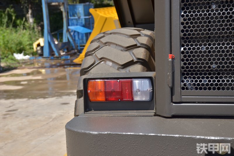 山东临工LG936L装载机局部