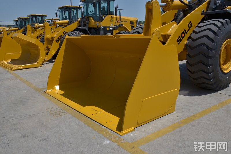 山东临工L968F装载机局部