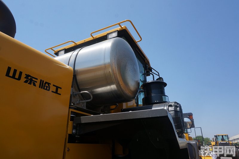 山东临工LG956L装载机局部