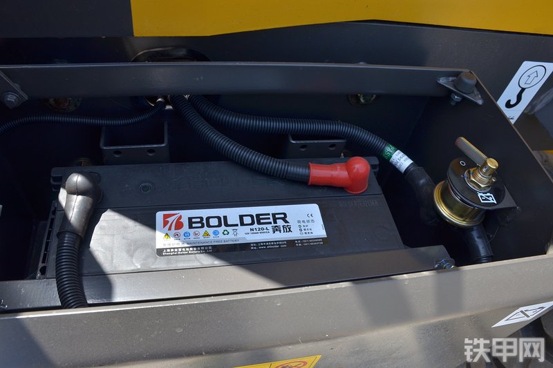 山东临工LG936L装载机局部