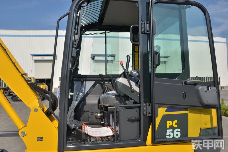 小松PC56-7挖掘机局部