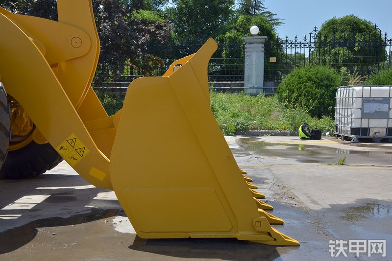 山东临工LG936L装载机局部