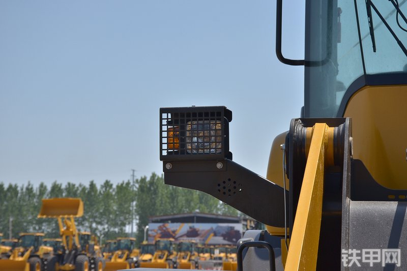 山东临工LG936L装载机局部