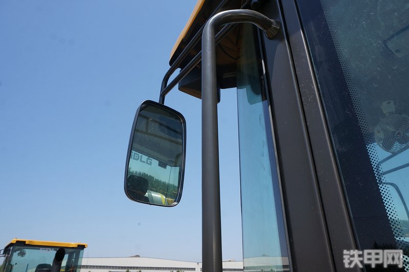 山东临工LG956L装载机局部