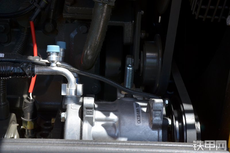 山东临工LG936L装载机局部